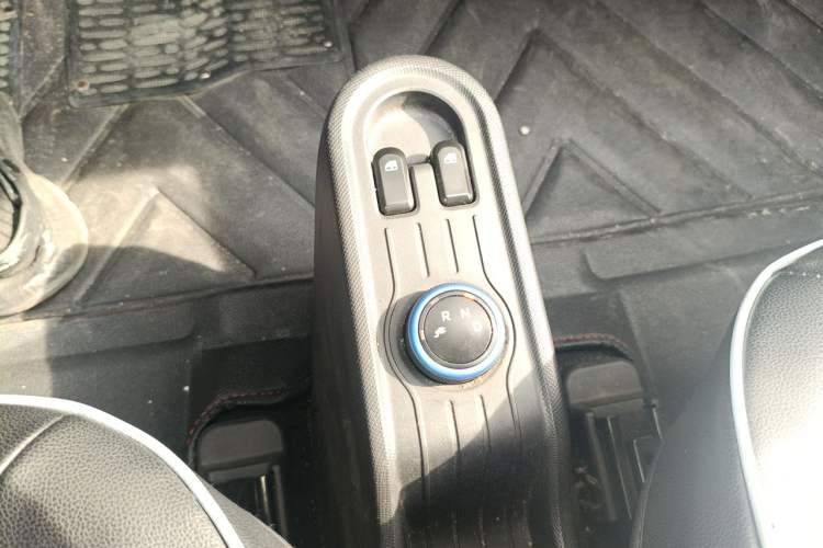 Used Wuling Hongguang MINIEV 2020 Enjoyment Model Lithium Iron Phosphate Gear Lever