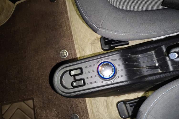 Used Wuling Hongguang MINIEV 2020 Enjoyment Model Lithium Iron Phosphate Gear Lever