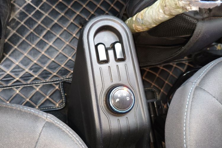 Used Wuling Hongguang MINIEV 2020 Enjoyment Model Lithium Iron Phosphate Gear Lever