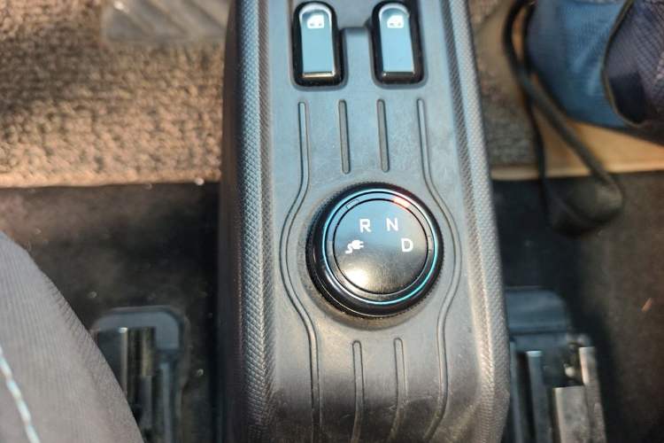 Used Wuling Hongguang MINIEV 2020 Zizai Version Lithium-NMC Gear Lever
