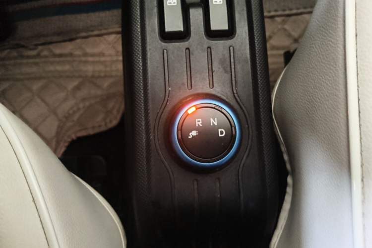 Used Wuling Hongguang MINIEV 2020 Zizai Version Lithium-NMC Gear Lever