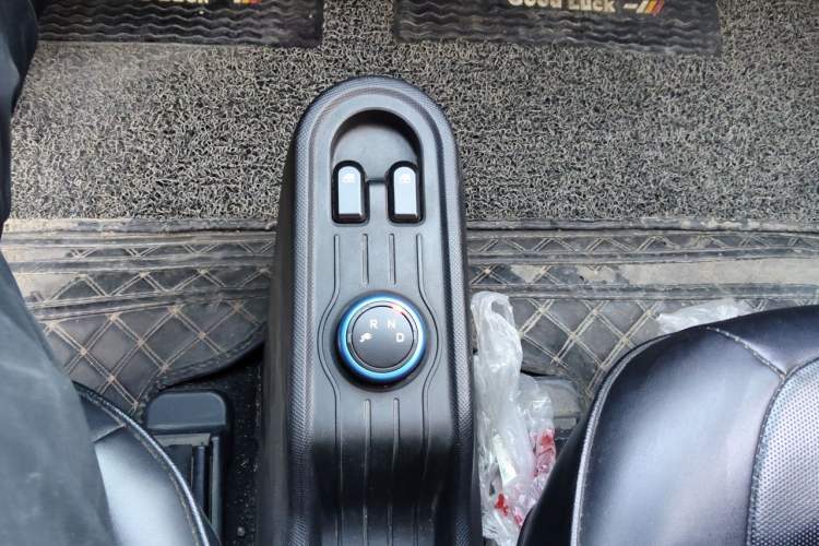 Used Wuling Hongguang MINIEV 2020 Easy Version Lithium-Ion Battery Gear Lever