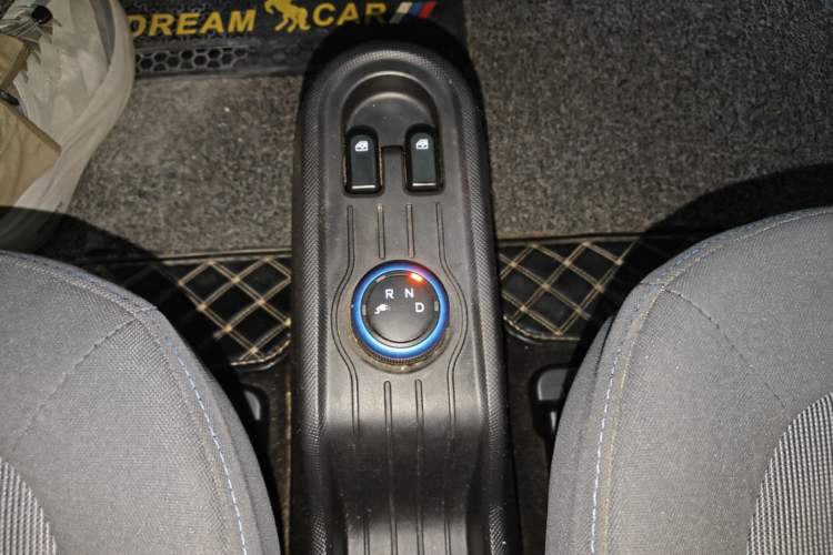 Used Wuling Hongguang MINIEV 2020 Enjoyment Model Lithium Iron Phosphate Gear Lever