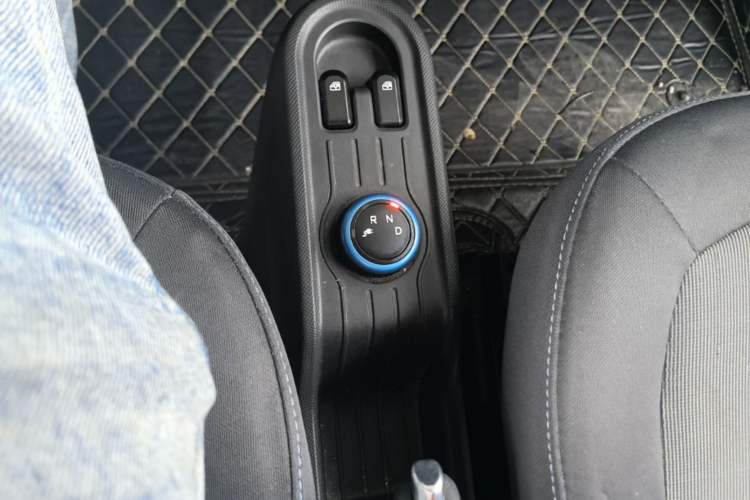 Used Wuling Hongguang MINIEV 2020 Easy Version Lithium-Ion Battery Gear Lever