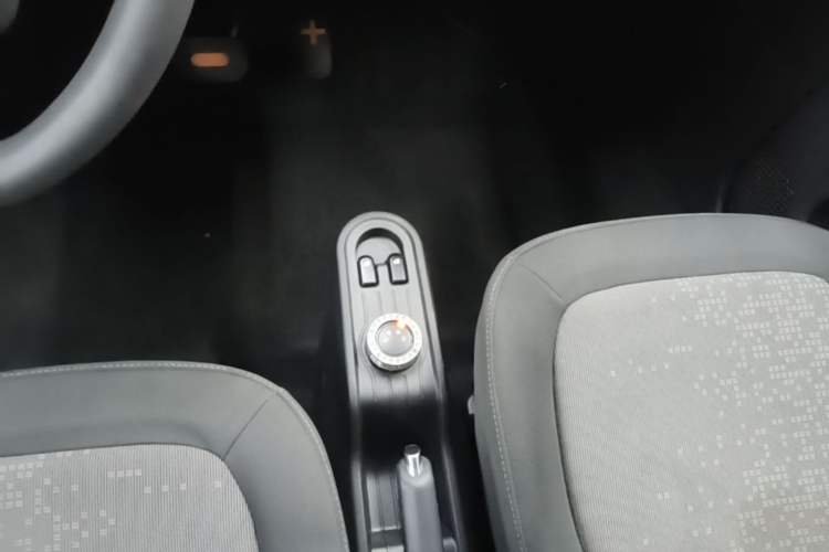 Used Wuling Hongguang MINIEV 2020 Enjoyment Model Lithium Iron Phosphate Gear Lever