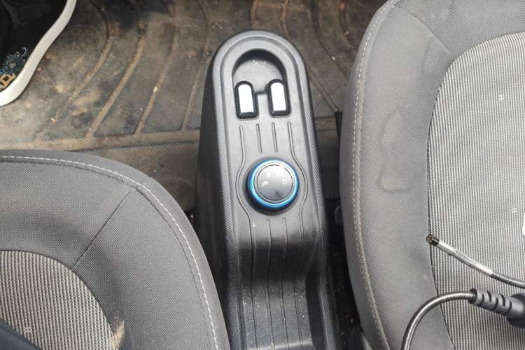 Used Wuling Hongguang MINIEV 2020 Easy Version Lithium-Ion Battery Gear Lever