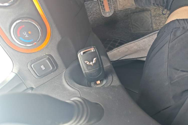Used Wuling Hongguang MINIEV 2020 Zizai Version Lithium-NMC Interior 1