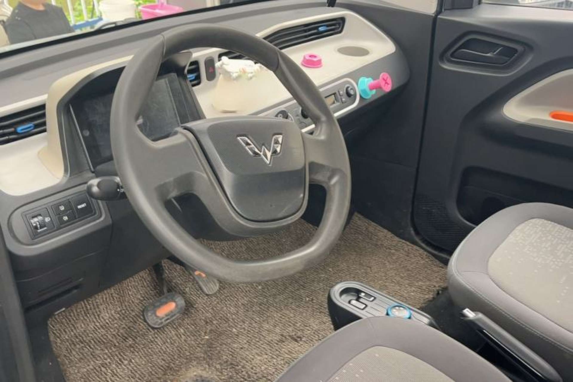 Used Wuling Hongguang MINIEV 2020 Easy Version Lithium-Ion Battery Interior 1