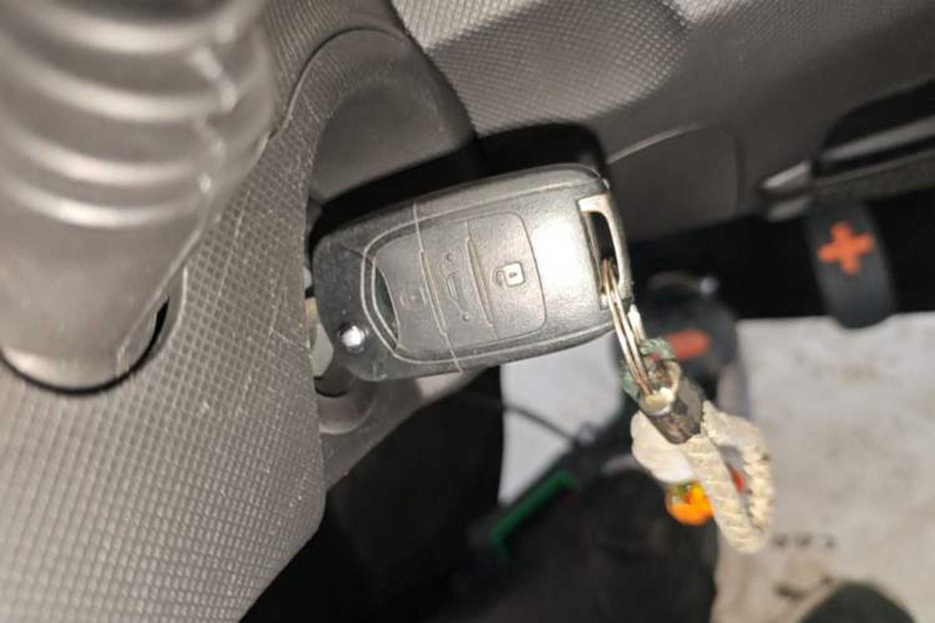 Used Wuling Hongguang MINIEV 2020 Enjoyment Model Lithium Iron Phosphate Interior 1