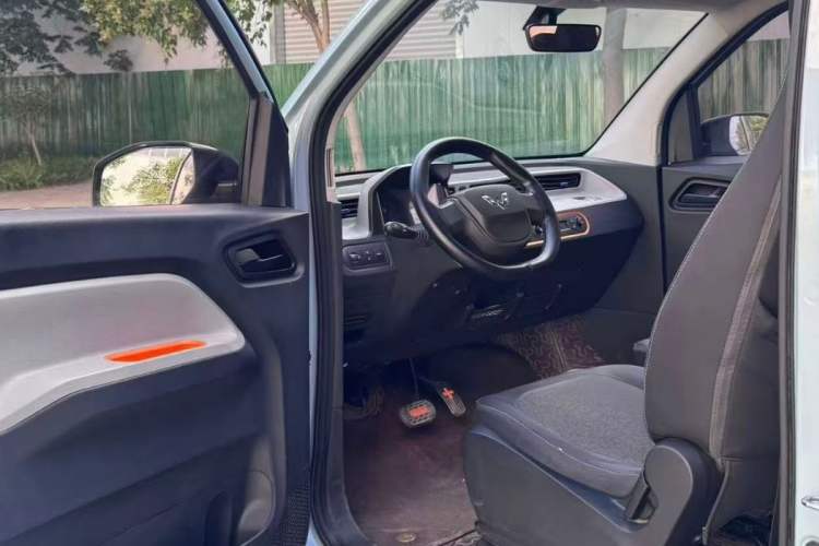 Used Wuling Hongguang MINIEV 2020 Enjoyment Model Lithium Iron Phosphate Interior 1