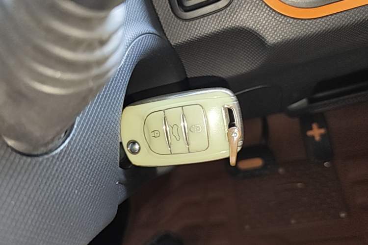 Used Wuling Hongguang MINIEV 2020 Enjoyment Model Lithium Iron Phosphate Interior 1