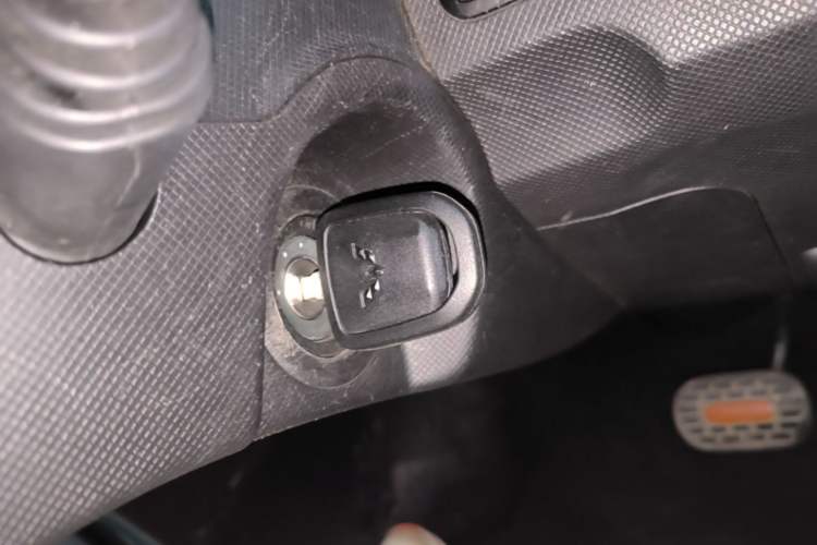 Used Wuling Hongguang MINIEV 2020 Zizai Version Lithium-NMC Interior 1