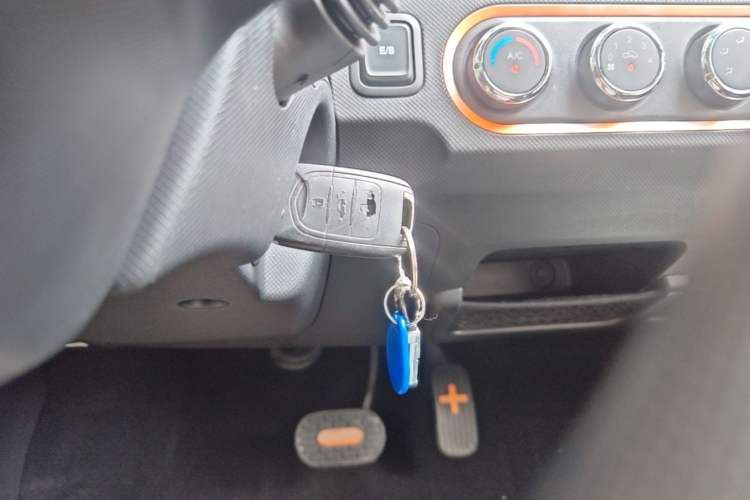 Used Wuling Hongguang MINIEV 2020 Enjoyment Model Lithium Iron Phosphate Interior 1