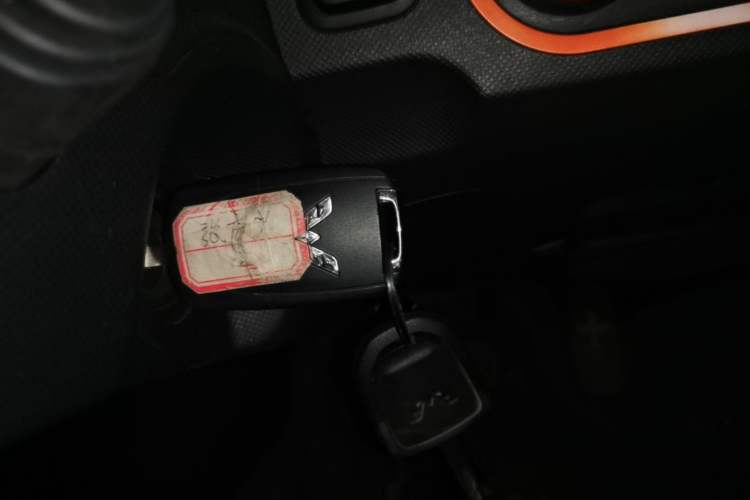 Used Wuling Hongguang MINIEV 2020 Enjoyment Model Lithium Iron Phosphate Interior 1