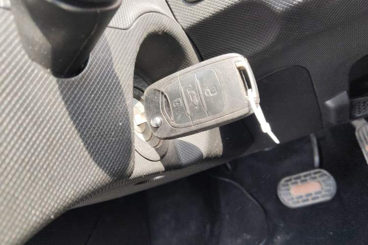 Used Wuling Hongguang MINIEV 2020 Easy Version Lithium-Ion Battery Interior 1