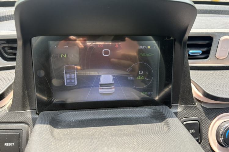 Used Wuling Hongguang MINIEV 2020 Enjoyment Model Lithium Iron Phosphate Interior 2