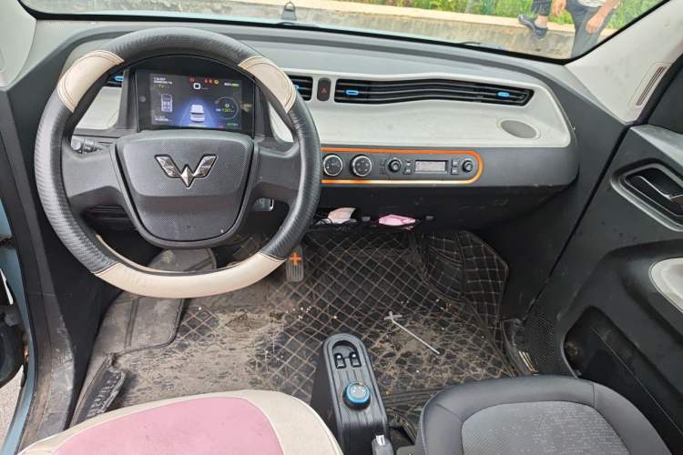 Used Wuling Hongguang MINIEV 2020 Enjoy Edition Lithium-Ion Battery Interior 2