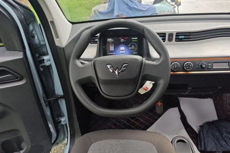 Used Wuling Hongguang MINIEV 2020 Enjoyment Model Lithium Iron Phosphate Interior 2
