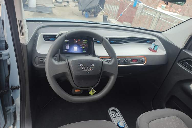 Used Wuling Hongguang MINIEV 2020 Freedom Version Lithium Iron Phosphate Interior 2