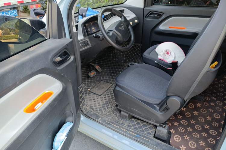 Used Wuling Hongguang MINIEV 2020 Enjoy Edition Lithium-Ion Battery Interior 3