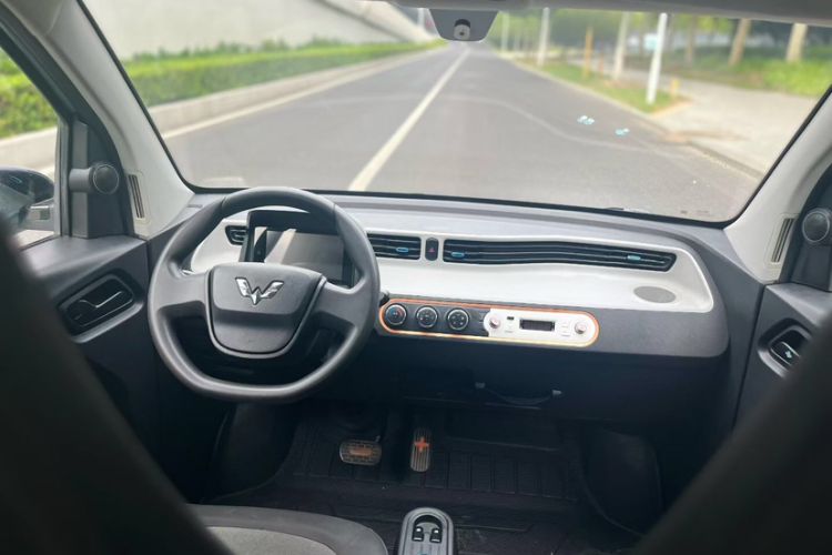 Used Wuling Hongguang MINIEV 2020 Enjoyment Model Lithium Iron Phosphate Interior 4