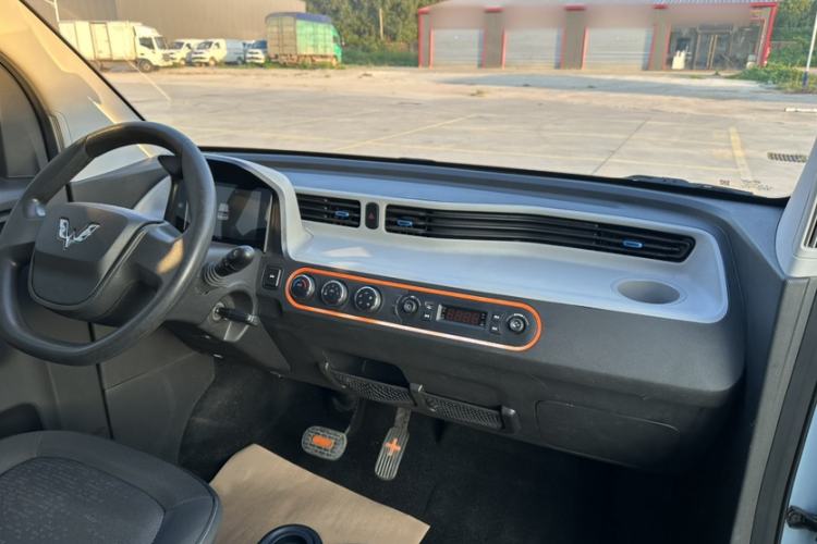 Used Wuling Hongguang MINIEV 2020 Freedom Version Lithium Iron Phosphate Interior 5