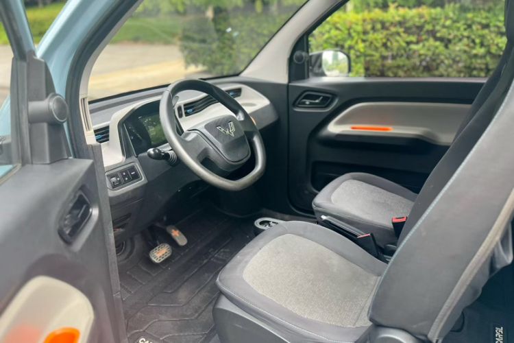 Used Wuling Hongguang MINIEV 2020 Enjoyment Model Lithium Iron Phosphate Interior 7