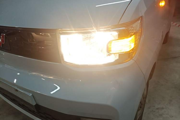 Used Wuling Hongguang MINIEV 2020 Freedom Version Lithium Iron Phosphate Left Front Headlight