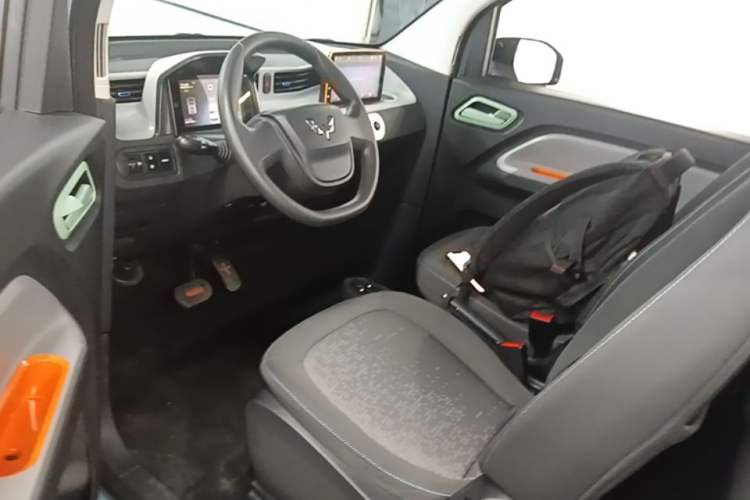 Used Wuling Hongguang MINIEV 2020 Freedom Version Lithium Iron Phosphate Left Front Seat