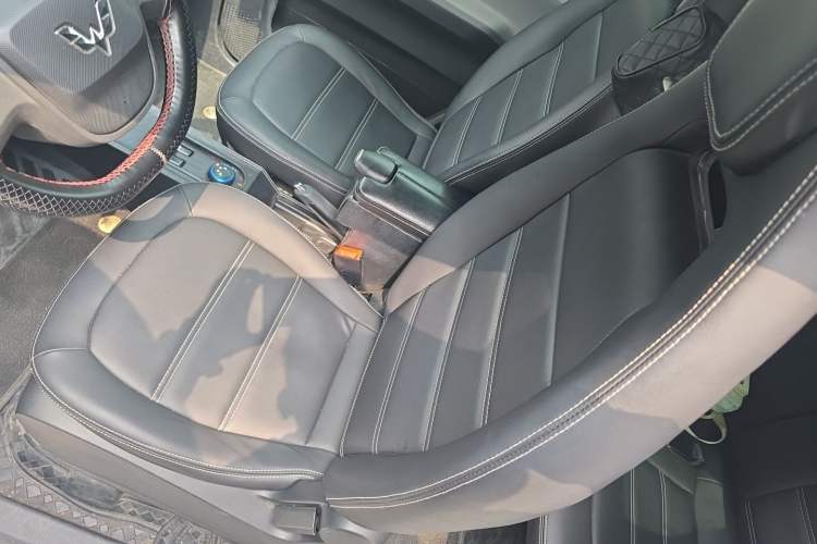 Used Wuling Hongguang MINIEV 2020 Enjoyment Model Lithium Iron Phosphate Left Front Seat