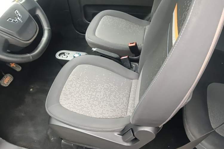Used Wuling Hongguang MINIEV 2020 Enjoyment Model Lithium Iron Phosphate Left Front Seat
