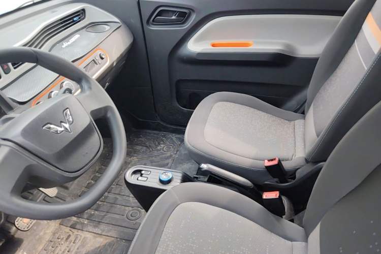 Used Wuling Hongguang MINIEV 2020 Freedom Version Lithium Iron Phosphate Left Front Seat