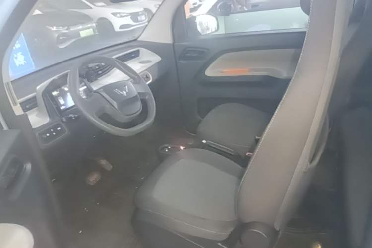Used Wuling Hongguang MINIEV 2020 Zizai Version Lithium-NMC Left Front Seat