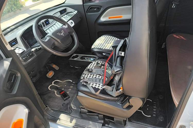 Used Wuling Hongguang MINIEV 2020 Enjoyment Model Lithium Iron Phosphate Left Front Seat