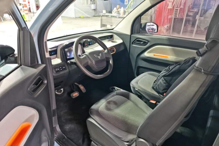 Used Wuling Hongguang MINIEV 2020 Freedom Version Lithium Iron Phosphate Left Front Seat