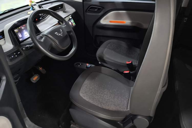 Used Wuling Hongguang MINIEV 2020 Zizai Version Lithium-NMC Left Front Seat