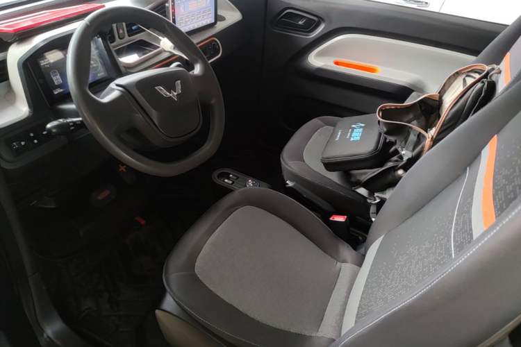 Used Wuling Hongguang MINIEV 2020 Enjoyment Model Lithium Iron Phosphate Left Front Seat