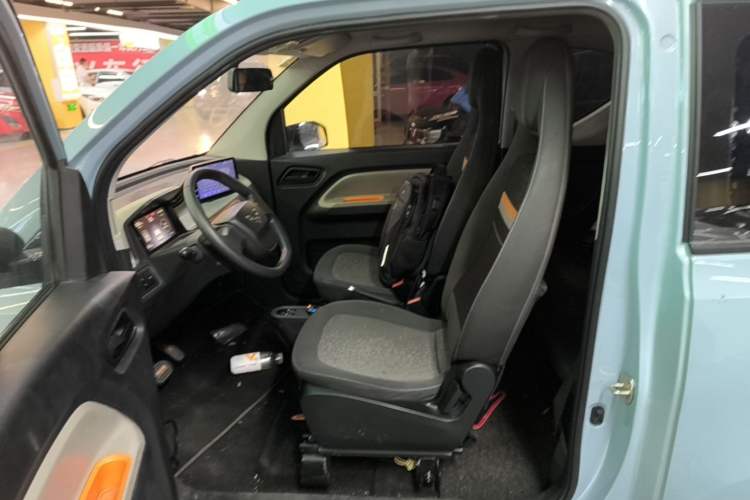 Used Wuling Hongguang MINIEV 2020 Enjoyment Model Lithium Iron Phosphate Left Front Seat