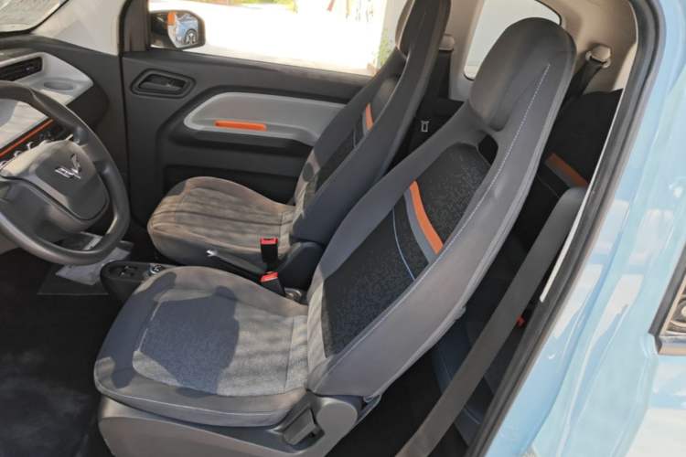 Used Wuling Hongguang MINIEV 2020 Enjoy Edition Lithium-Ion Battery Left Front Seat