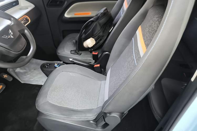 Used Wuling Hongguang MINIEV 2020 Freedom Version Lithium Iron Phosphate Left Front Seat
