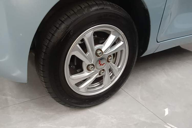 Used Wuling Hongguang MINIEV 2020 Freedom Version Lithium Iron Phosphate Left Front Wheel Hub