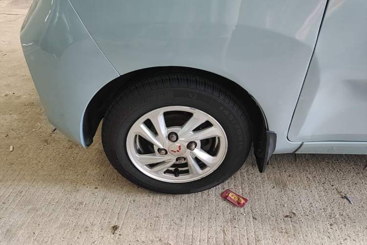Used Wuling Hongguang MINIEV 2020 Freedom Version Lithium Iron Phosphate Left Front Wheel Hub
