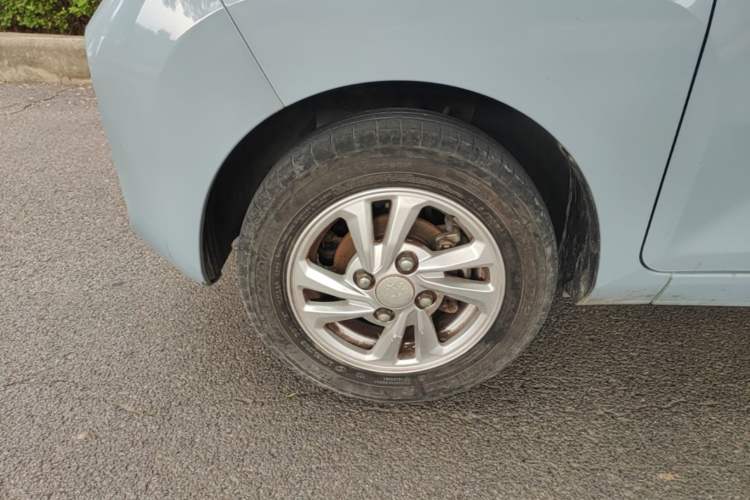 Used Wuling Hongguang MINIEV 2020 Freedom Version Lithium Iron Phosphate Left Front Wheel Hub
