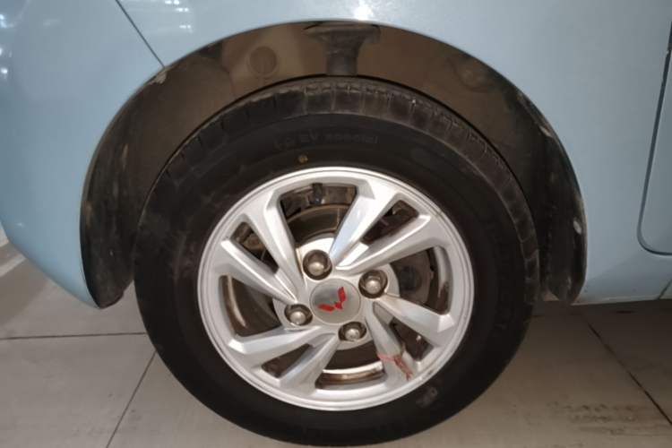 Used Wuling Hongguang MINIEV 2020 Zizai Version Lithium-NMC Left Front Wheel Hub