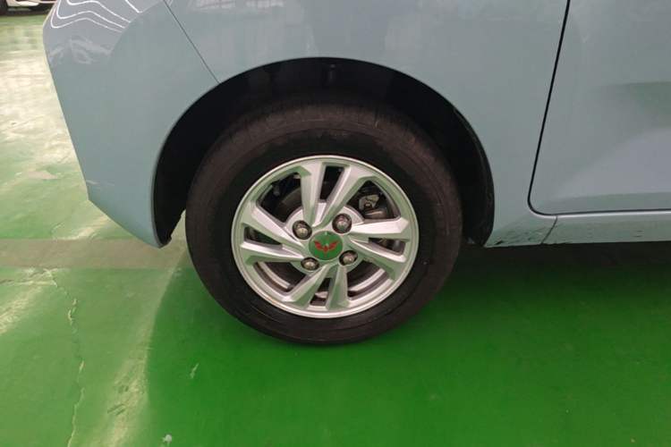 Used Wuling Hongguang MINIEV 2020 Freedom Version Lithium Iron Phosphate Left Front Wheel Hub