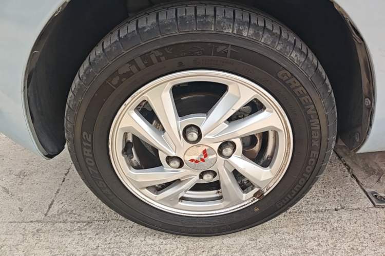 Used Wuling Hongguang MINIEV 2020 Freedom Version Lithium Iron Phosphate Left Front Wheel Hub