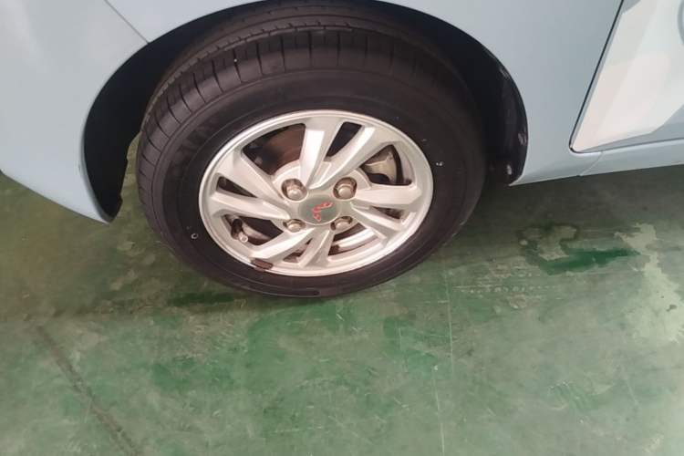 Used Wuling Hongguang MINIEV 2020 Easy Version Lithium-Ion Battery Left Front Wheel Hub