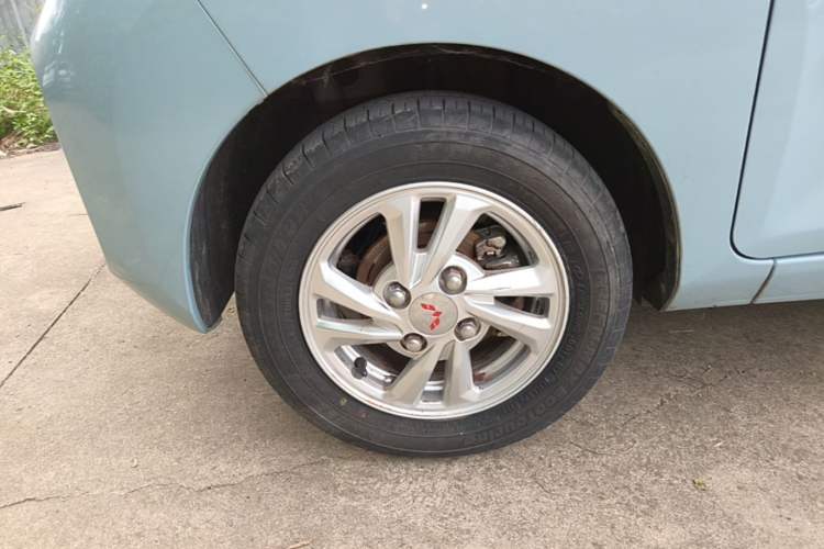 Used Wuling Hongguang MINIEV 2020 Freedom Version Lithium Iron Phosphate Left Front Wheel Hub