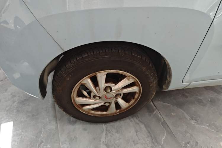 Used Wuling Hongguang MINIEV 2020 Easy Version Lithium-Ion Battery Left Front Wheel Hub