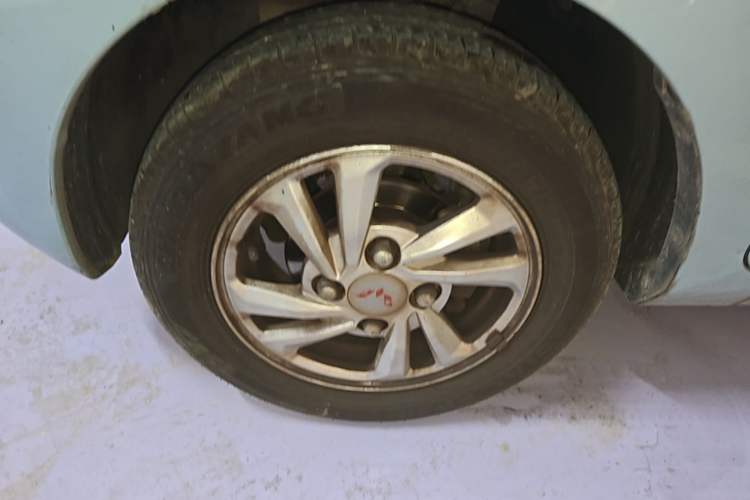 Used Wuling Hongguang MINIEV 2020 Freedom Version Lithium Iron Phosphate Left Front Wheel Hub